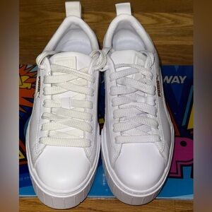 Women Like New White Puma Shoes Size US 7​​​​​